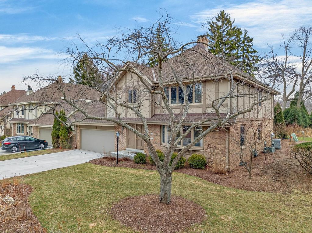 Photo of 3111 E Hampshire STREET, Milwaukee, WI 53211 (MLS # 1955297)