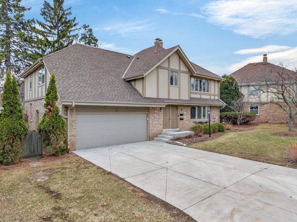 Photo of 3111 E Hampshire STREET, Milwaukee, WI 53211 (MLS # 1955297)