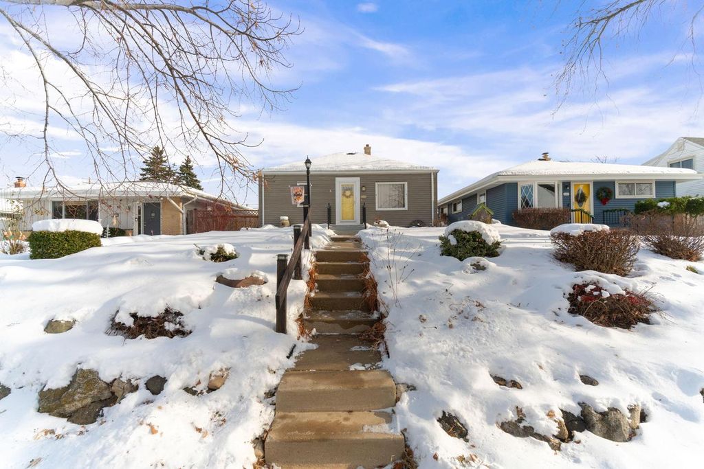 Photo of 4654 S 48th STREET, Greenfield, WI 53220 (MLS # 1945421)