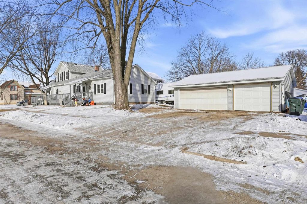 Photo of 405 E Pine STREET, New London, WI 54961 (MLS # 50320484)