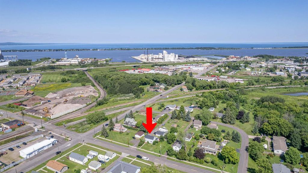Photo of 912 Catlin AVENUE, Superior, WI 54880 (MLS # 6122281)