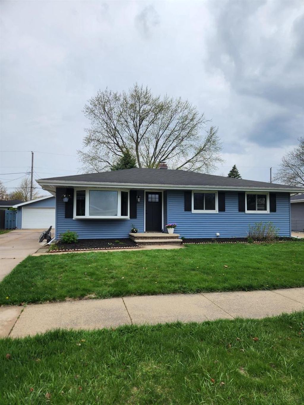 Photo of 319 S Midpark DRIVE, Appleton, WI 54915 (MLS # 50324375)