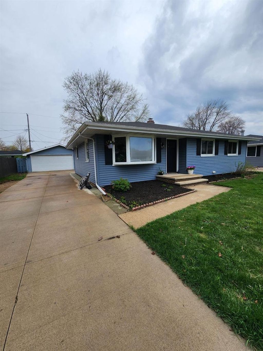 Photo of 319 S Midpark DRIVE, Appleton, WI 54915 (MLS # 50324375)