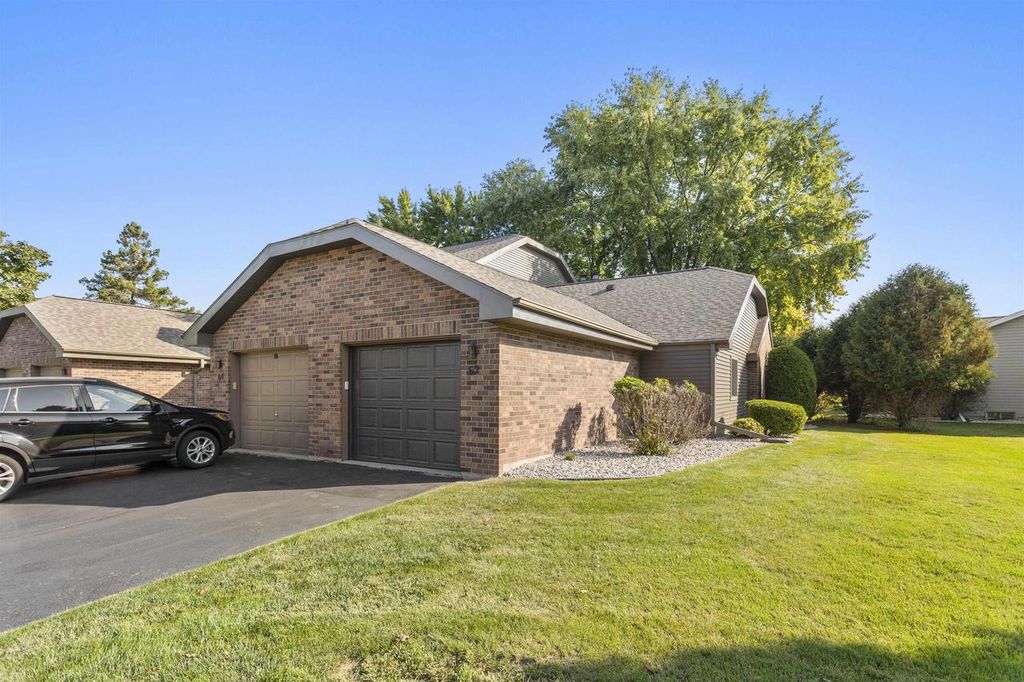 Photo of 62 Spencer Village COURT, Appleton, WI 54914 (MLS # 50316289)