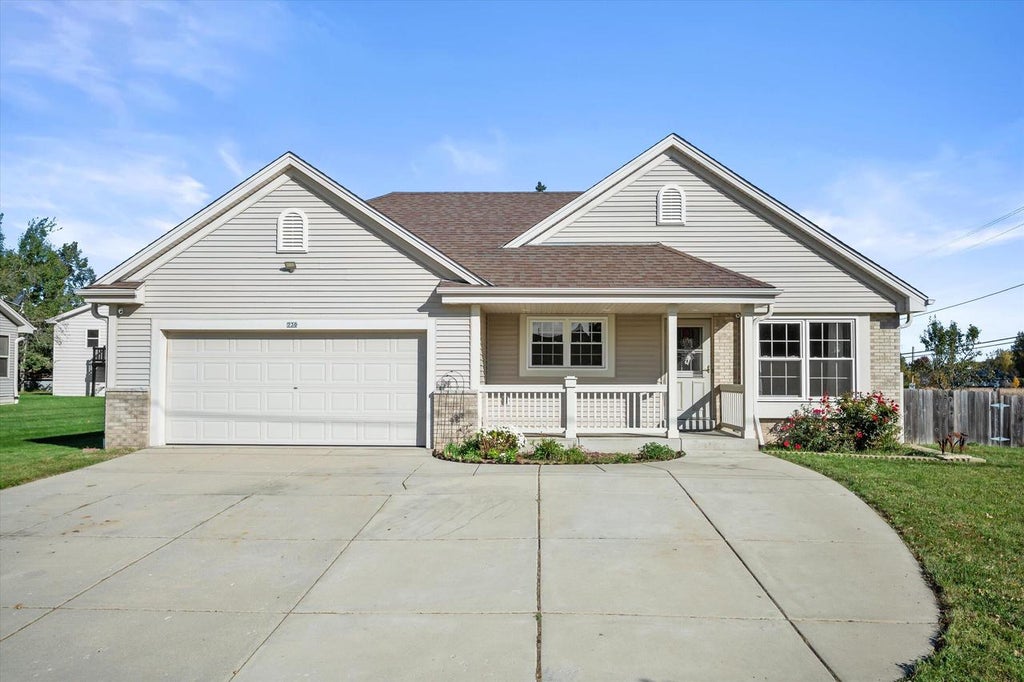Photo of 730 E Fitzsimmons ROAD, Oak Creek, WI 53154 (MLS # 1985483)