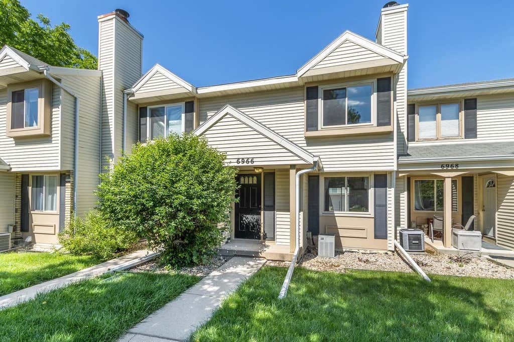 Photo of 6966 Park Ridge DRIVE, Madison, WI 53719 (MLS # 2026192)