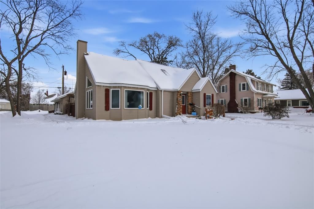 Photo of 1014 W Willow STREET, Chippewa Falls, WI 54729 (MLS # 1599204)