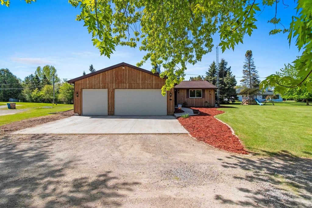 Photo of 1842 N Oakwood ROAD, Oshkosh, WI 54904 (MLS # 50325557)