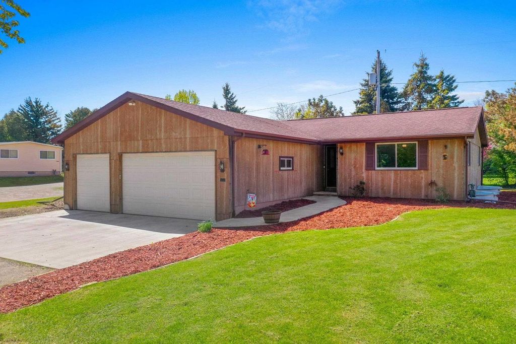 Photo of 1842 N Oakwood ROAD, Oshkosh, WI 54904 (MLS # 50325557)