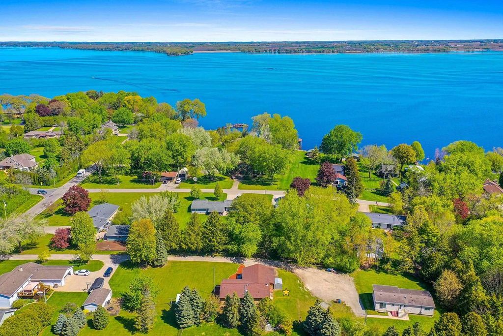 Photo of 1842 N Oakwood ROAD, Oshkosh, WI 54904 (MLS # 50325557)