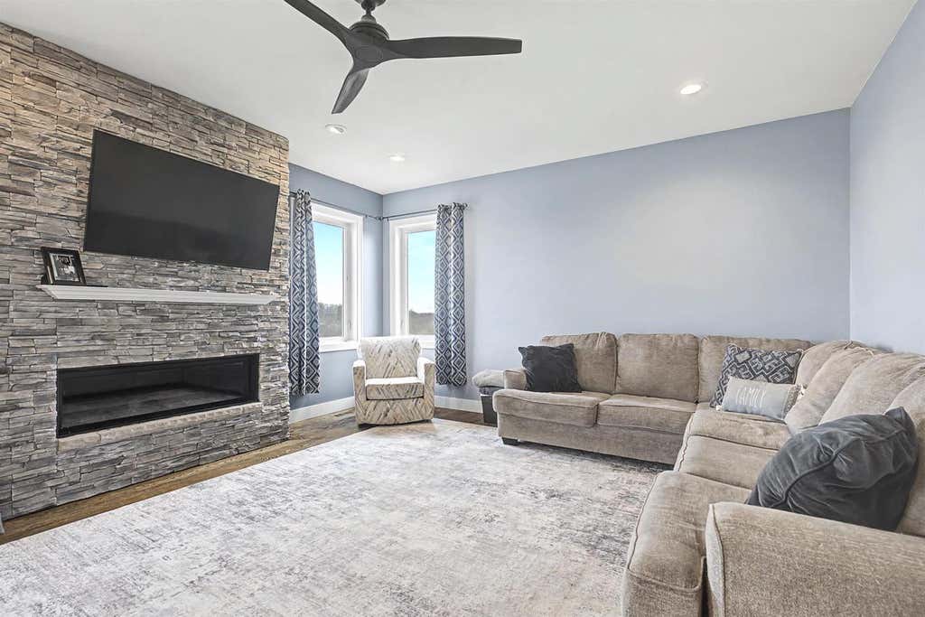 Photo of 434 White STREET, Benton, WI 53803 (MLS # 2030255)