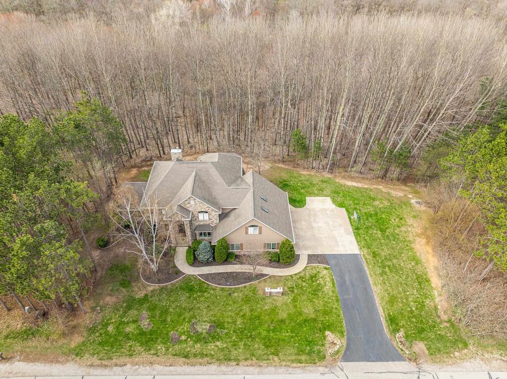 Photo of 3062 Hawk Ridge TRAIL, Suamico, WI 54313 (MLS # 50317448)