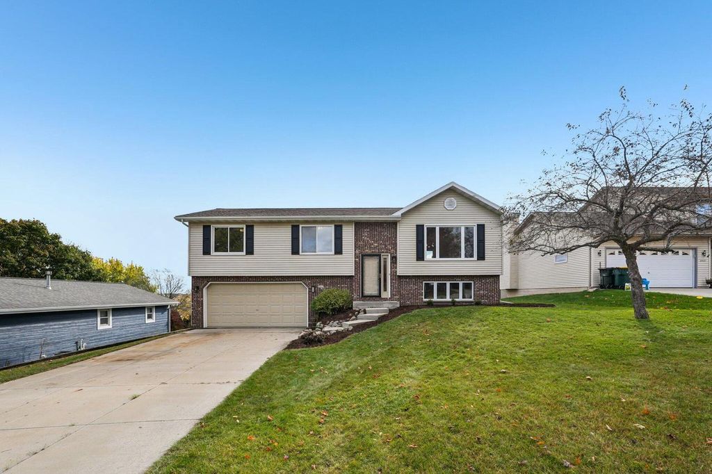 Photo of 3315 Windsor PLACE, West Bend, WI 53090 (MLS # 1941732)