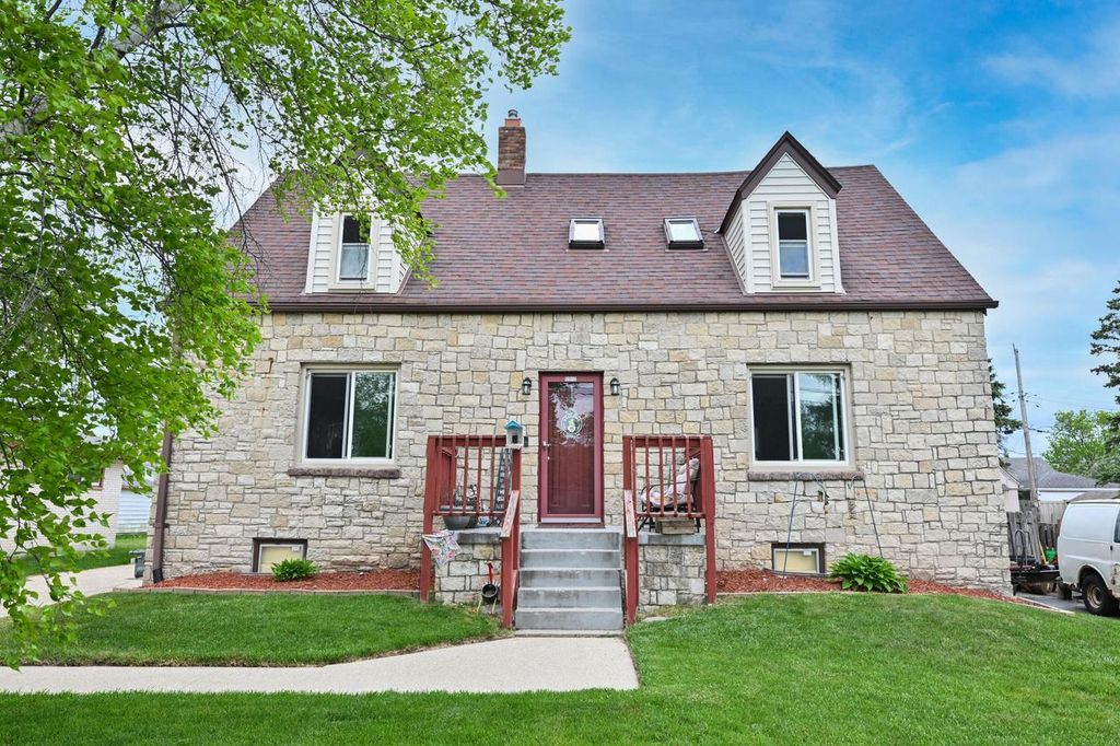 Photo of 5949 S 31st STREET, Greenfield, WI 53221 (MLS # 1963312)