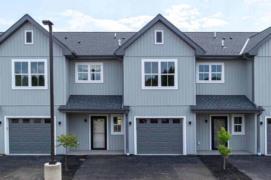 Photo of 1080 W 20th AVENUE, Oshkosh, WI 54902 (MLS # 50321386)