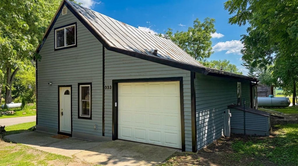 Photo of 333 Center STREET, Oxford, WI 53952 (MLS # 2028326)