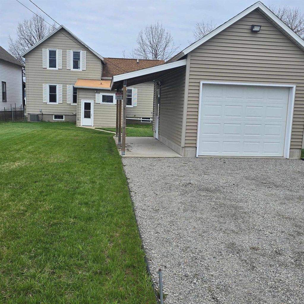 Photo of 1132 Madison AVENUE, Marinette, WI 54143 (MLS # 50324825)