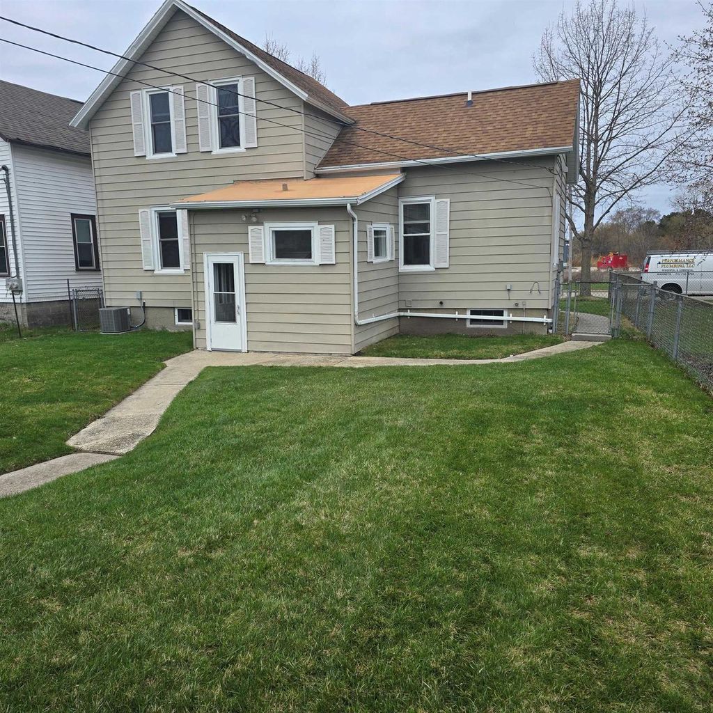 Photo of 1132 Madison AVENUE, Marinette, WI 54143 (MLS # 50324825)