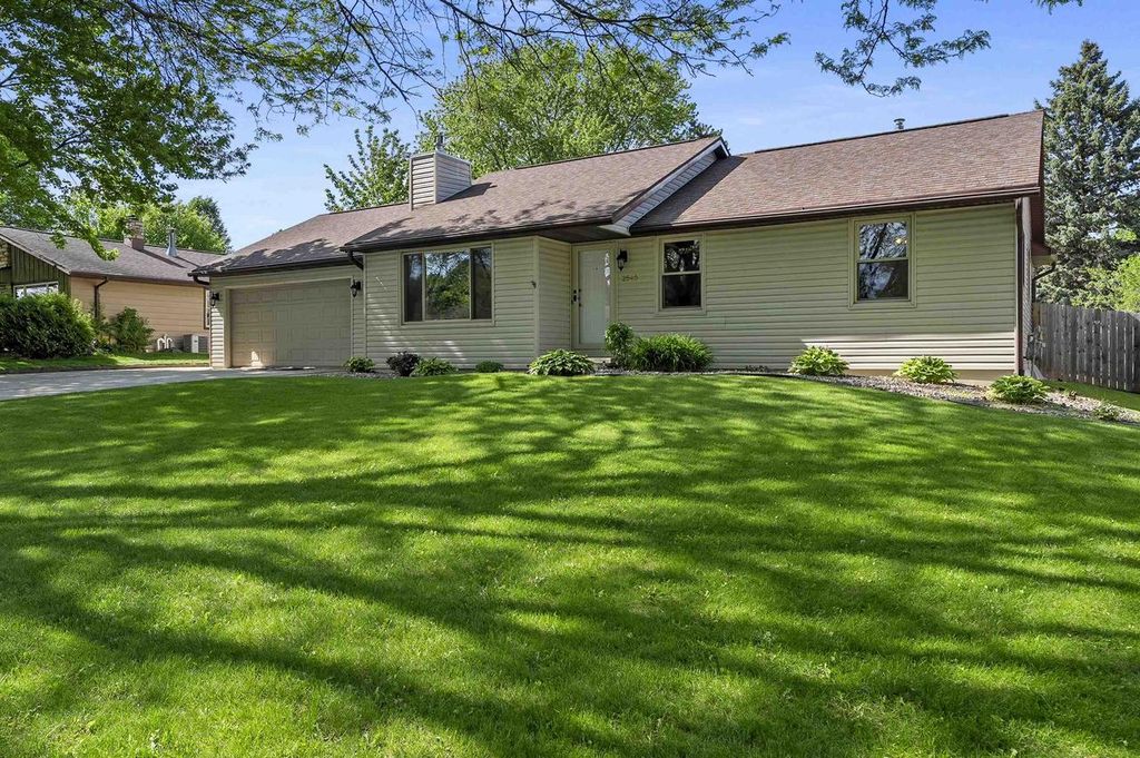 Photo of 2545 Wildflower ROW, Green Bay, WI 54311 (MLS # 50326263)