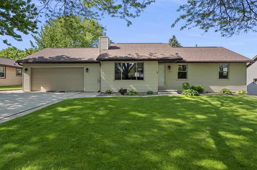 Photo of 2545 Wildflower ROW, Green Bay, WI 54311 (MLS # 50326263)
