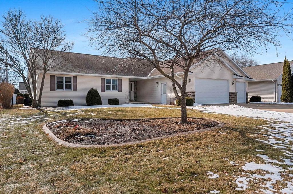 Photo of 3133 Selma COURT, Appleton, WI 54914 (MLS # 50321704)