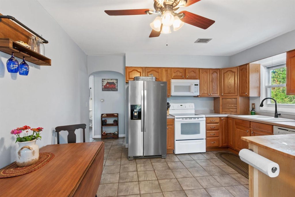 Photo of 1211 10th Street South St, Wisconsin Rapids, WI 54494 (MLS # 22603937)