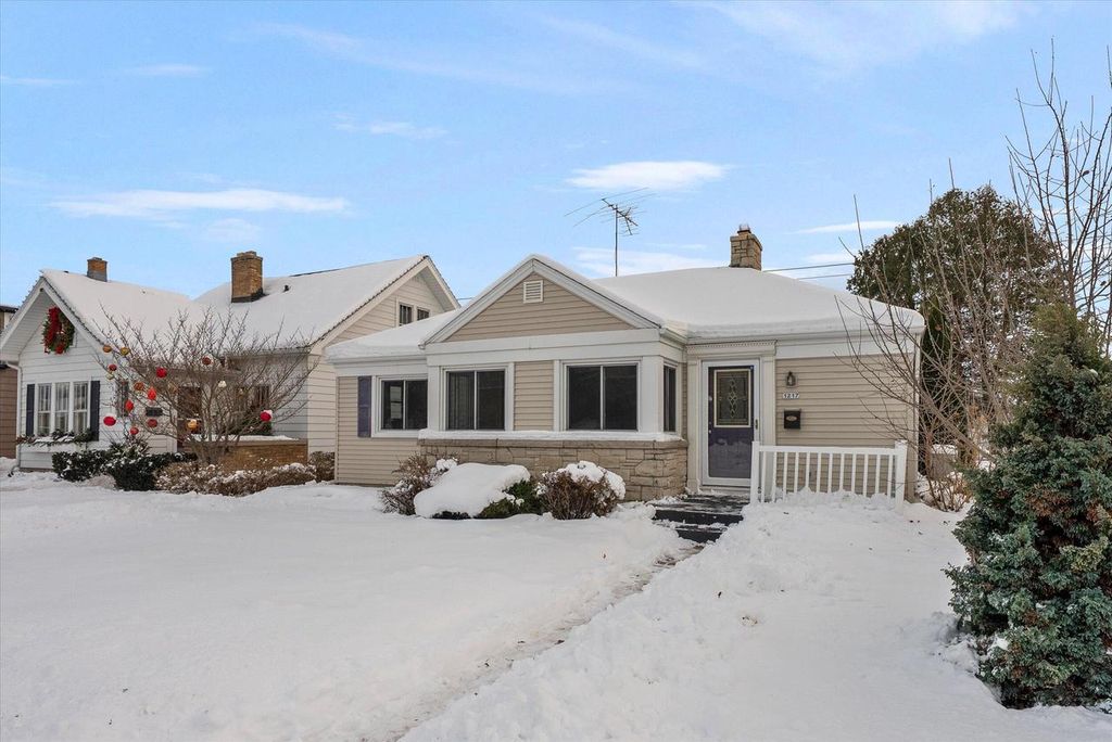 Photo of 1217 North AVENUE, Sheboygan, WI 53083 (MLS # 1945739)