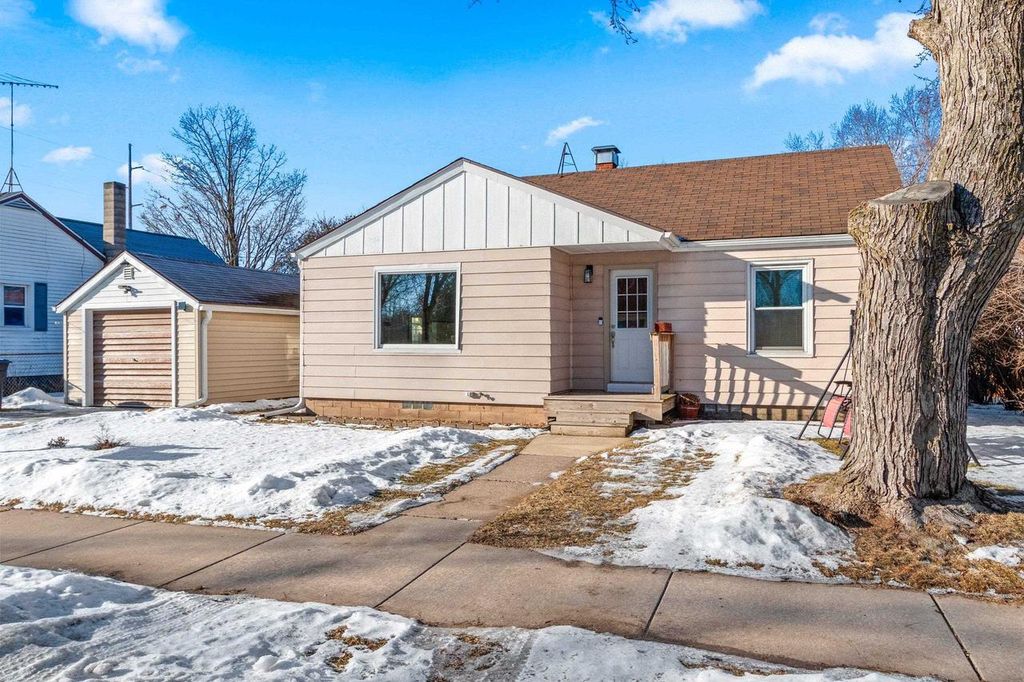 Photo of 725 Maiden LANE, Shawano, WI 54166 (MLS # 50319945)