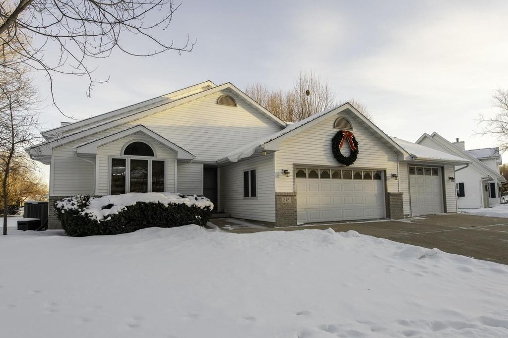 Photo of 212 Yarrow Hill DRIVE, Cottage Grove, WI 53527 (MLS # 2015426)