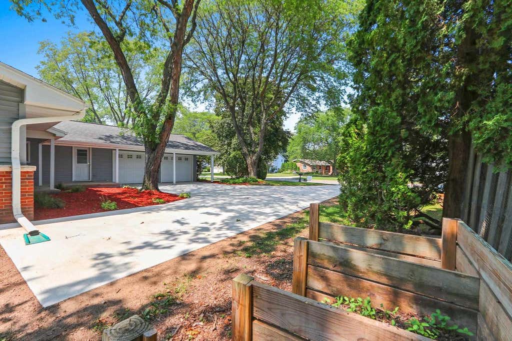 Photo of 281 Roselawn BOULEVARD, Green Bay, WI 54301 (MLS # 50329687)