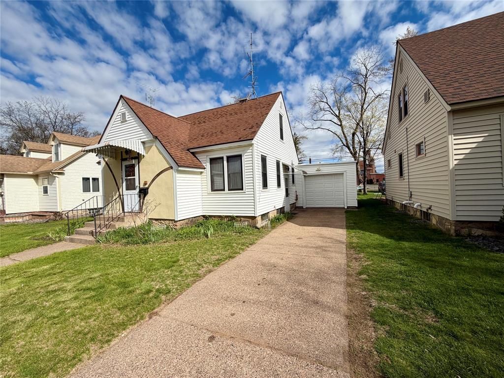 Photo of 502 Mansfield STREET, Chippewa Falls, WI 54729 (MLS # 1600687)
