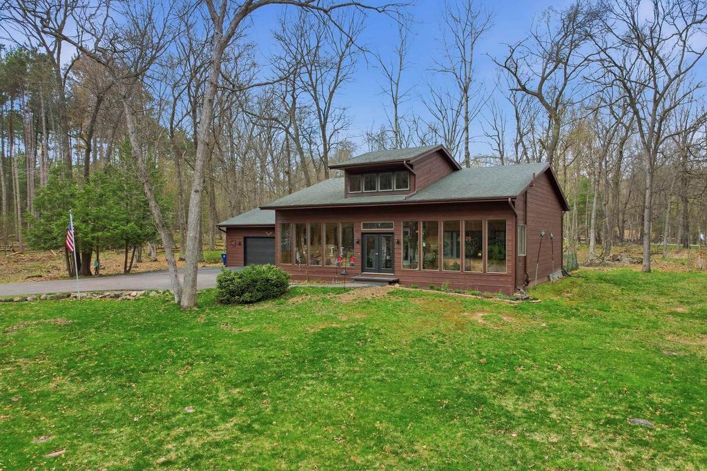 Photo of E2425 Lamplighter LANE, Waupaca, WI 54981 (MLS # 22601656)