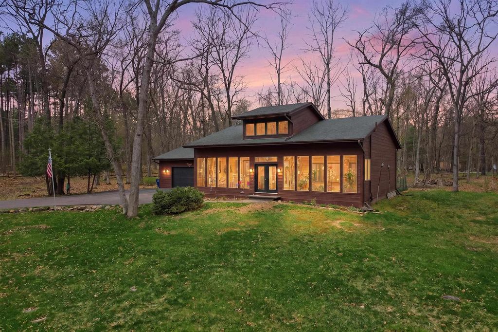 Photo of E2425 Lamplighter LANE, Waupaca, WI 54981 (MLS # 22601656)