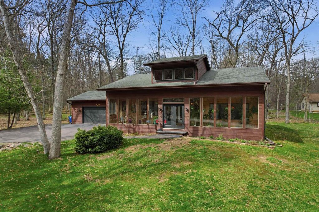 Photo of E2425 Lamplighter LANE, Waupaca, WI 54981 (MLS # 22601656)