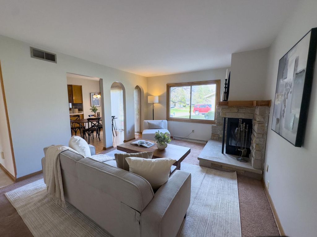 Photo of 3340 S Russel ROAD, New Berlin, WI 53151 (MLS # 1955195)