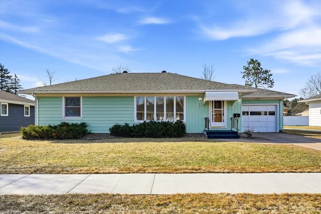 Photo of 321 W Tyler AVENUE, Eau Claire, WI 54701 (MLS # 1598963)