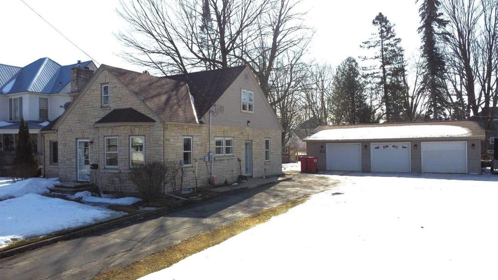 Photo of 229 5th AVENUE, Antigo, WI 54409 (MLS # 22600887)