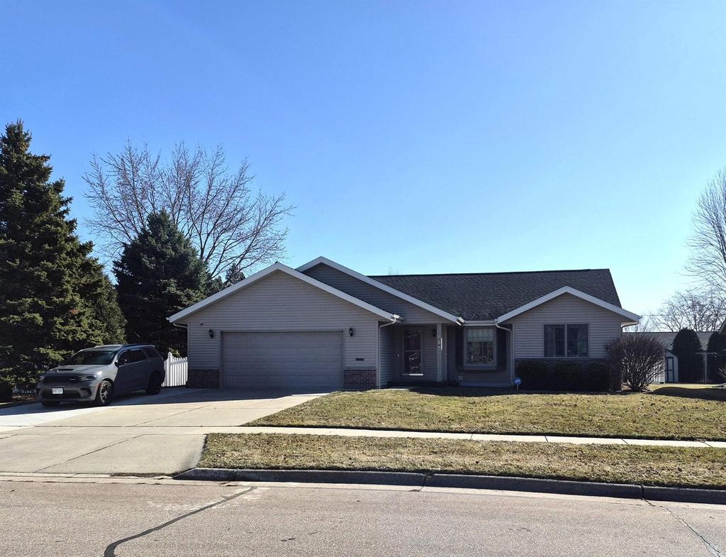 Photo of 1828 N Claremont DRIVE, Janesville, WI 53545 (MLS # 2018279)