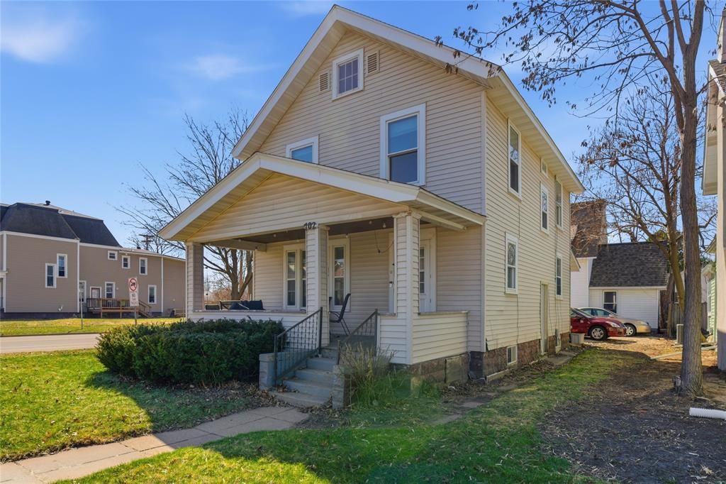 Photo of 702 5th AVENUE, Eau Claire, WI 54703 (MLS # 1600120)