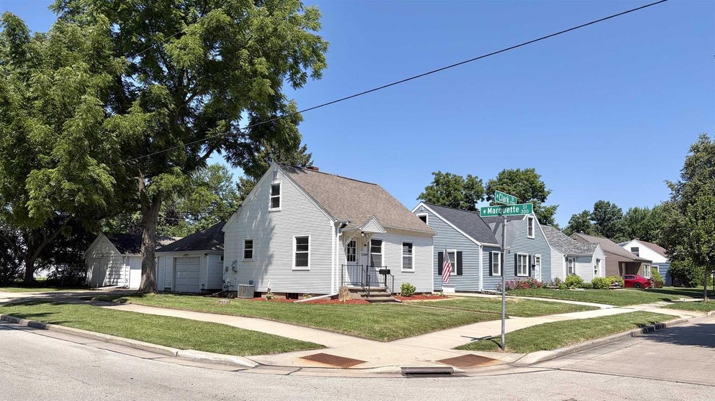 Photo of 2209 N Clark STREET, Appleton, WI 54911 (MLS # 50329029)