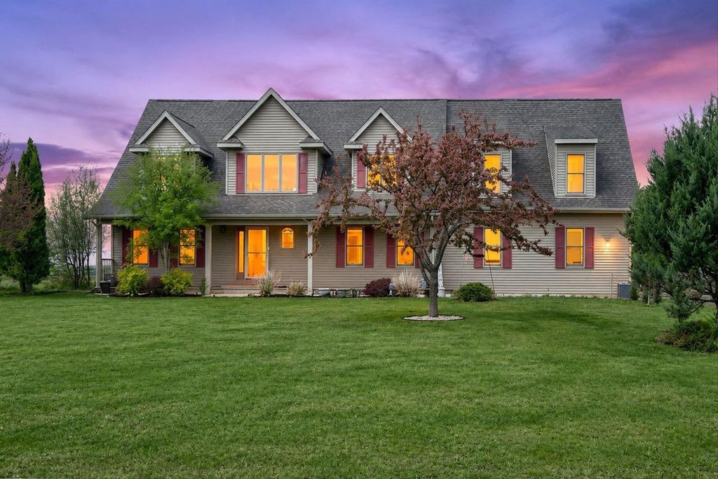 Photo of 8632 N Stone Farm ROAD, Edgerton, WI 53534 (MLS # 2022733)