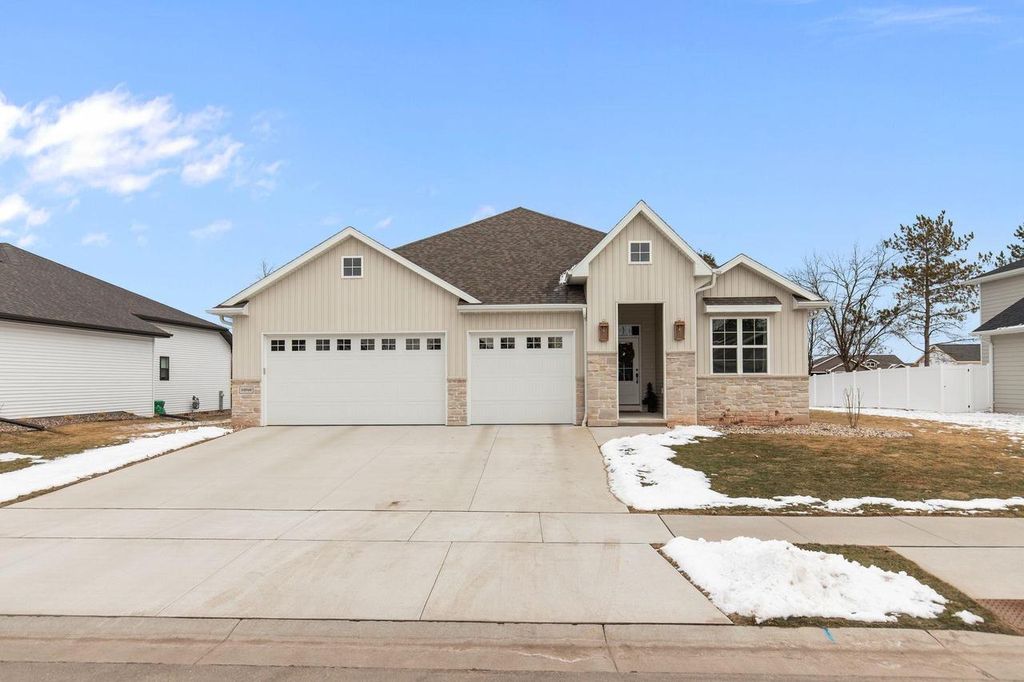 Photo of N9046 Southtowne DRIVE, Menasha, WI 54952 (MLS # 50321680)