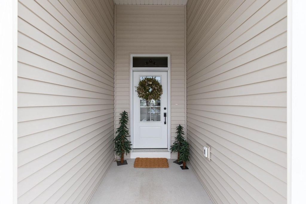 Photo of N9046 Southtowne DRIVE, Menasha, WI 54952 (MLS # 50321680)