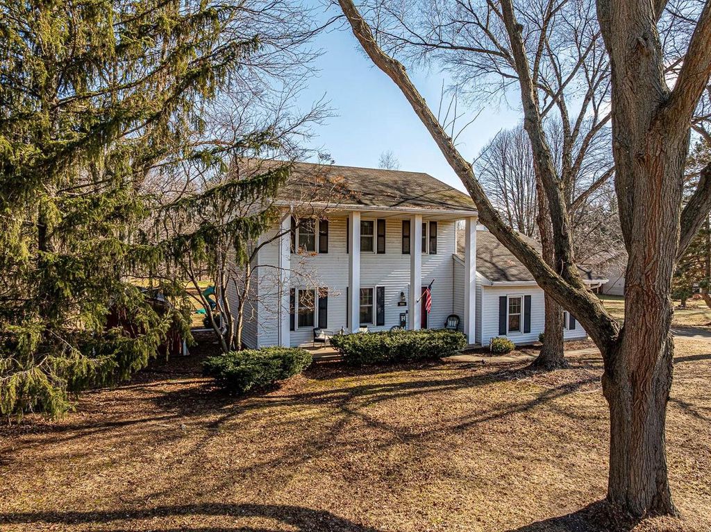 Photo of 908 Harding STREET, Oregon, WI 53575 (MLS # 2016662)