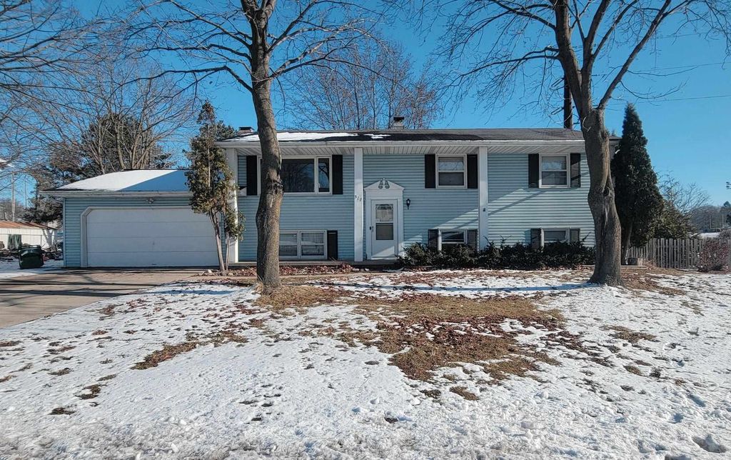 Photo of 517 Menlo Park ROAD, Green Bay, WI 54302 (MLS # 50319882)