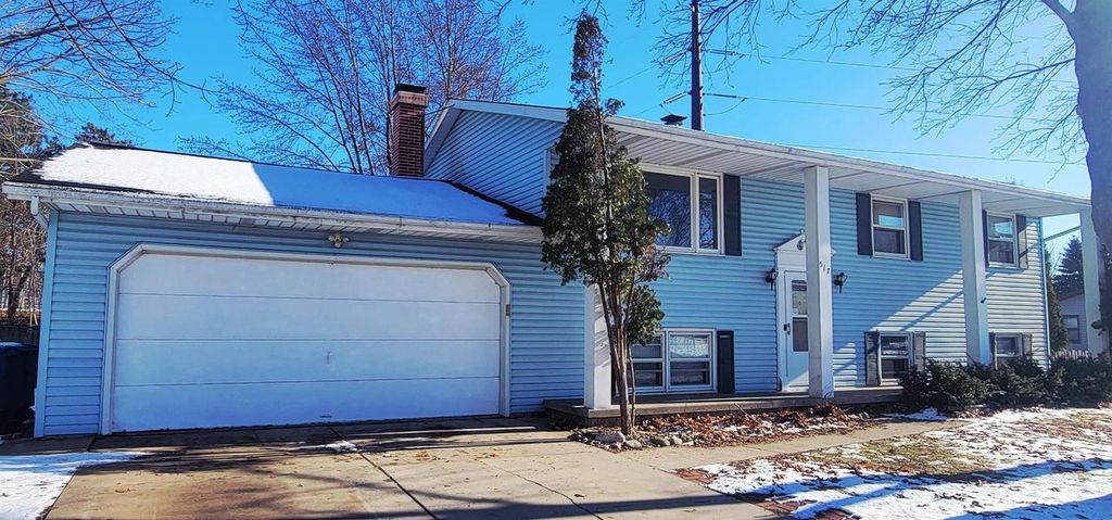 Photo of 517 Menlo Park ROAD, Green Bay, WI 54302 (MLS # 50319882)