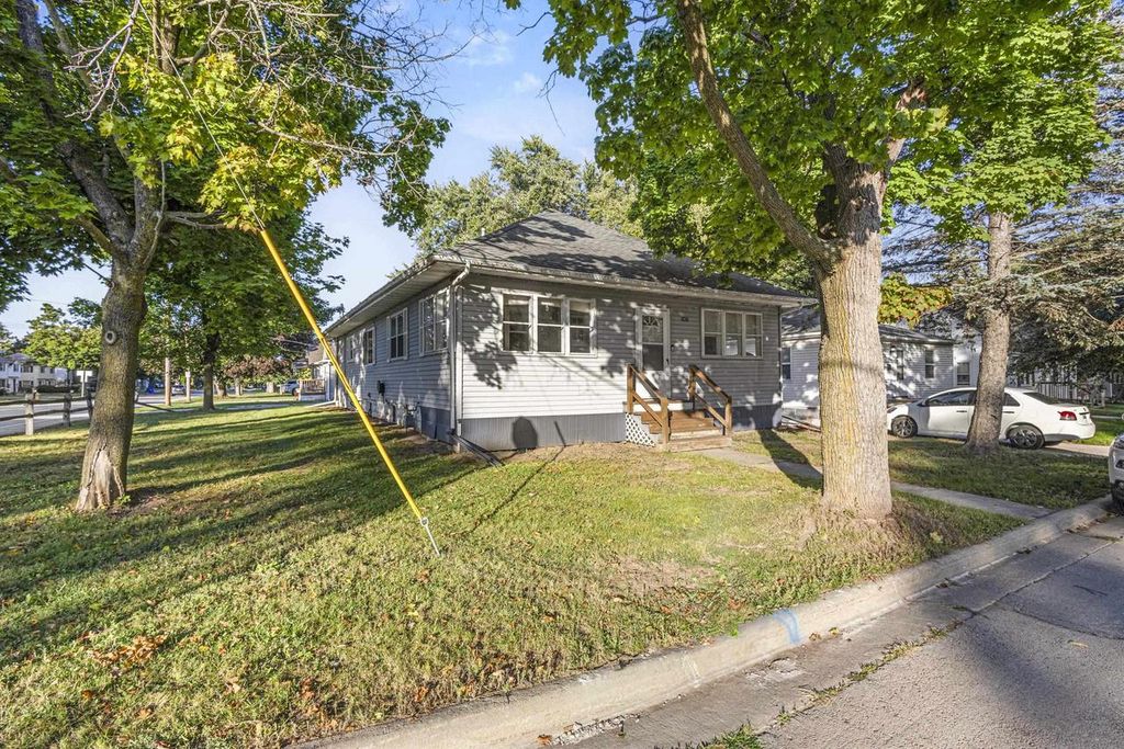 Photo of 1401 McCormick STREET, Green Bay, WI 54301 (MLS # 50315897)