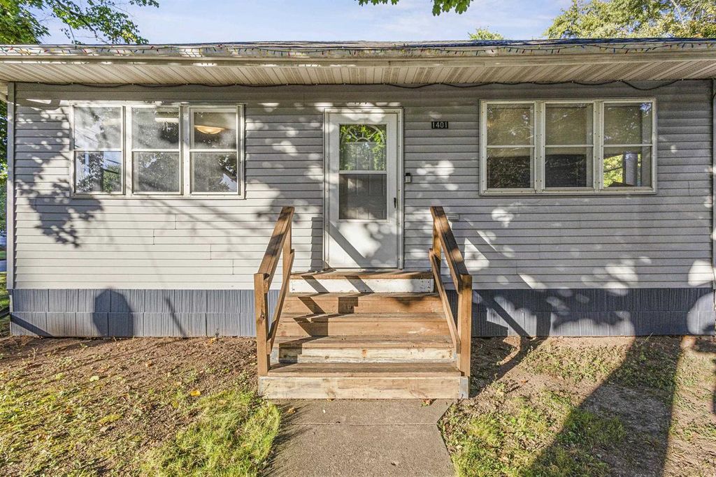 Photo of 1401 McCormick STREET, Green Bay, WI 54301 (MLS # 50315897)