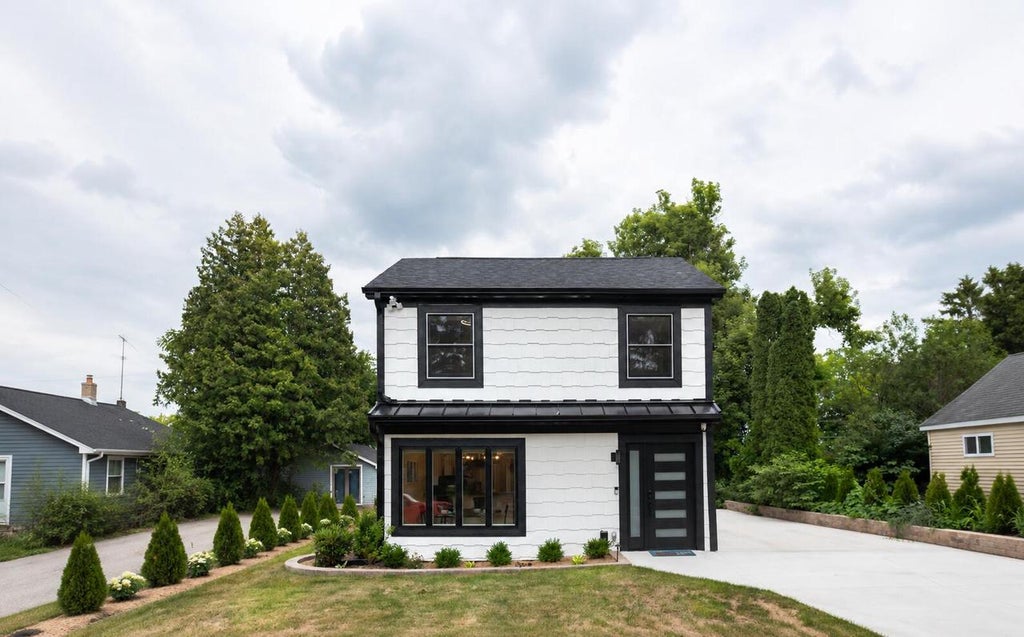 Photo of 3159 E Barry DRIVE, Lake Geneva, WI 53147 (MLS # 1984820)