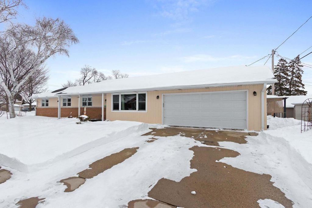 Photo of 2412 N Morrison STREET, Appleton, WI 54911 (MLS # 50322440)